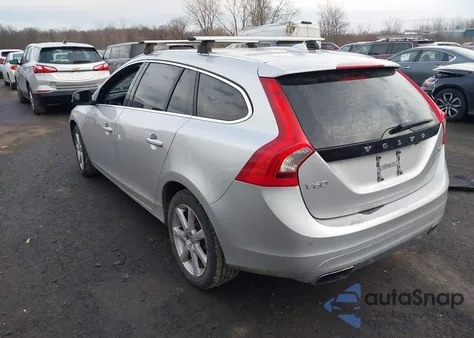 2017 Volvo V60 T5 Premier из США, поврежденный, VIN YV140MSK8H1343873